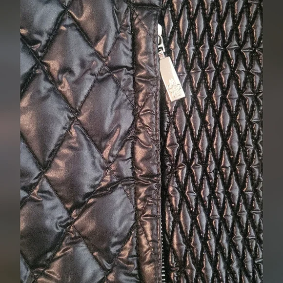 Authentic MONCLER down jacket - Picture 4 of 11